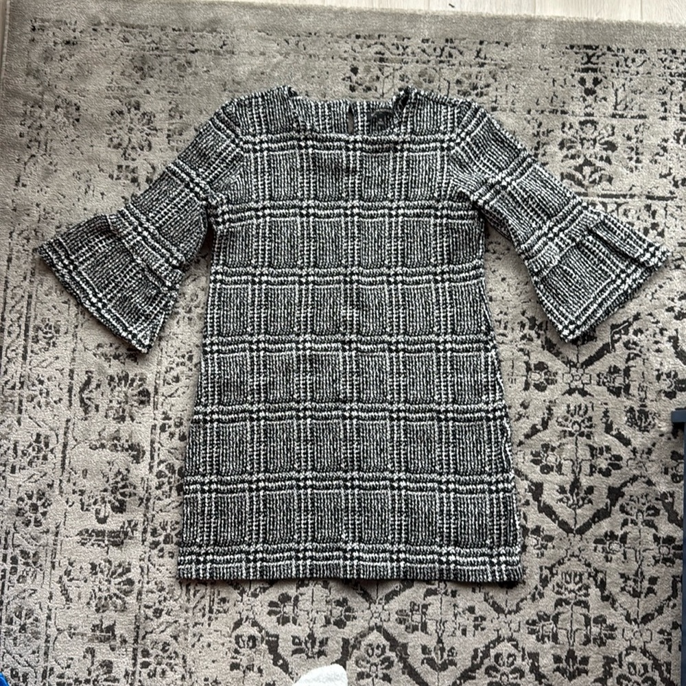 Black and white plaid 3/4 sleeve dress!